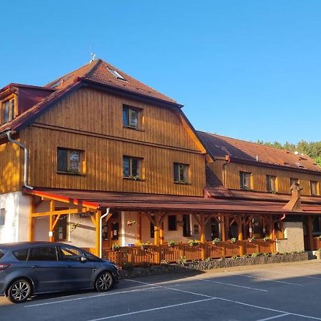Balonovy Hotel A Pivovar Radesin Exterior foto