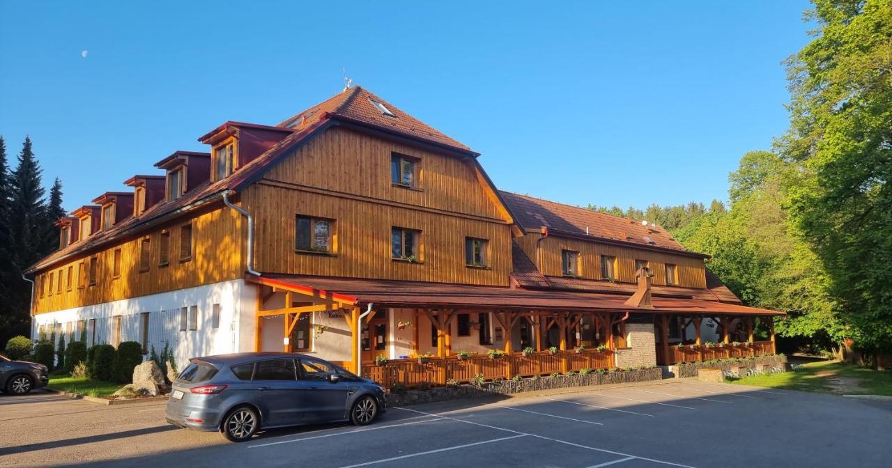 Balonovy Hotel A Pivovar Radesin Exterior foto